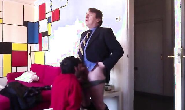 Amateur Gay Man Sucks a Delicious Older Man
