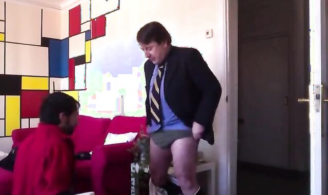 Amateur Gay Man Sucks a Delicious Older Man