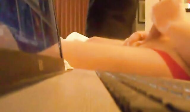 Room Service Catches a Str8 Daddy