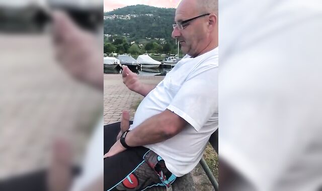 Amateur Daddies Handjob