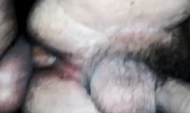 Se vienen en mi culo - Bareback Amateur Bear