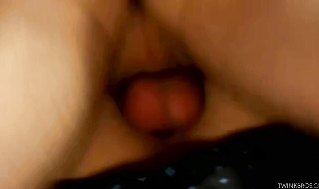 A Bareback Cum Splashing Load