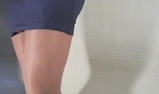 Pantyhose Handjob by Crossdressing Amateur