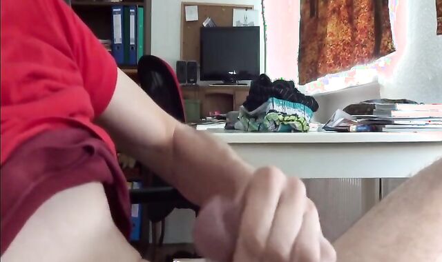 Skinny Twink Cums Hard