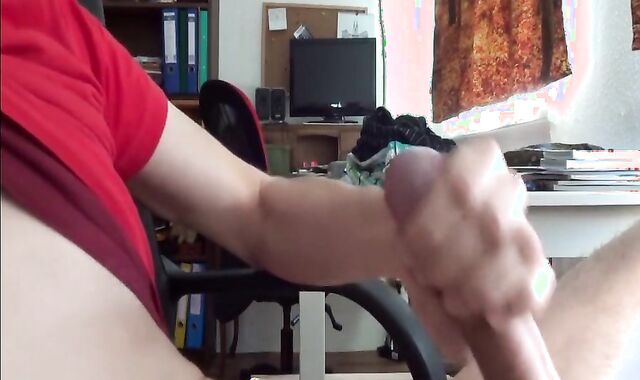 Skinny Twink Cums Hard