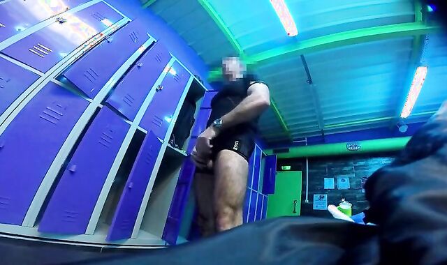 Handsfree Daddy's Big Cock in the Gym