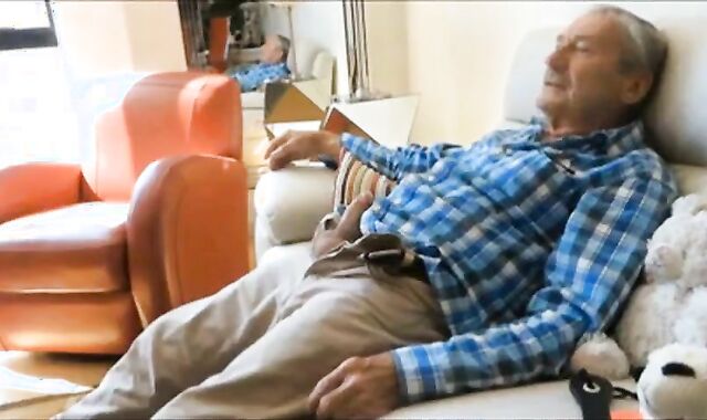 Père pipe - Amateur Hunk Suce