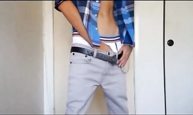 Twink Amateur Gets Off on Sagging