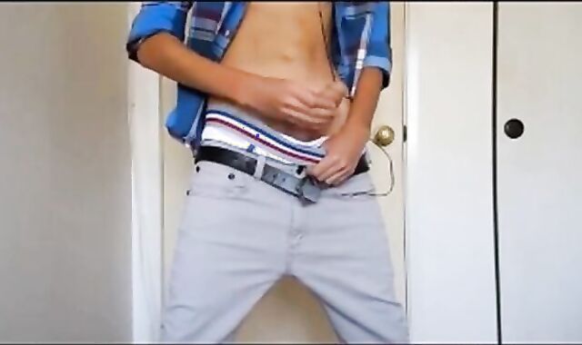 Twink Amateur Gets Off on Sagging