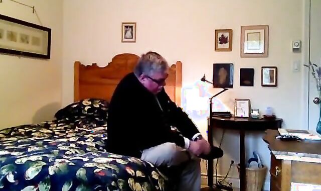 Bear Daddy's Striptease