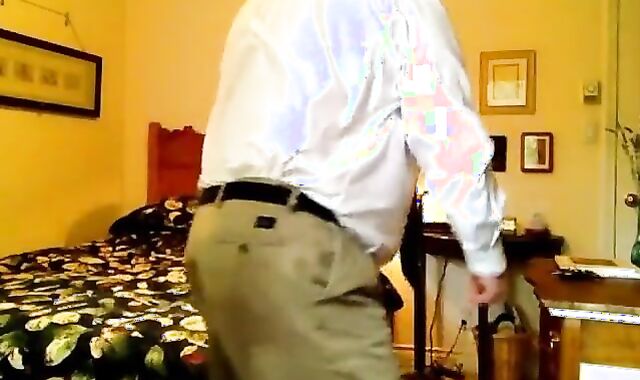 Bear Daddy's Striptease