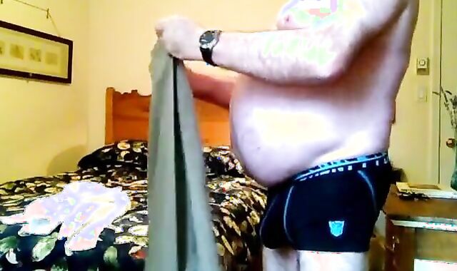 Bear Daddy's Striptease