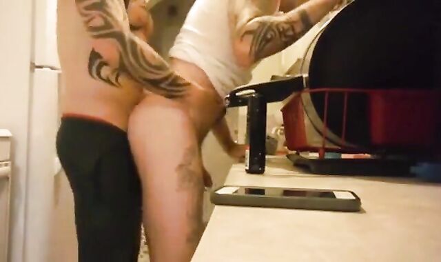 Bareback Quickie Before Dinner with My Amateur Hunk