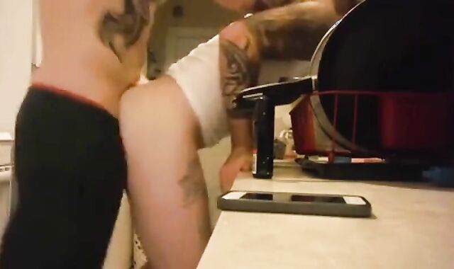 Bareback Quickie Before Dinner with My Amateur Hunk