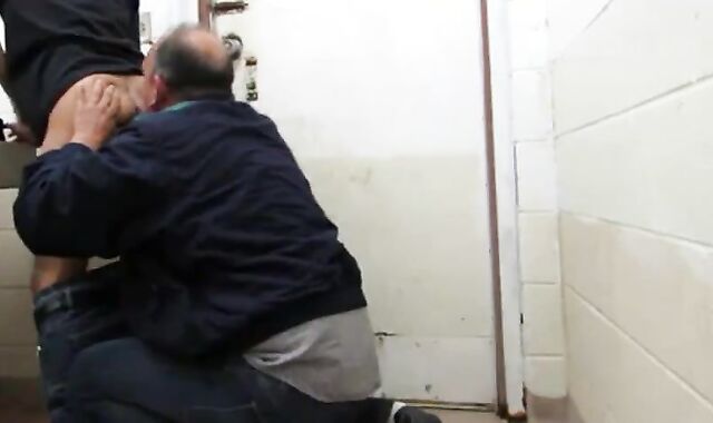 Amateur Man Enjoys Ass Licking