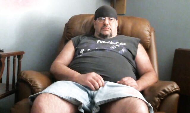 Fat Bear Masturbates on Webcam