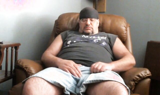 Fat Bear Masturbates on Webcam