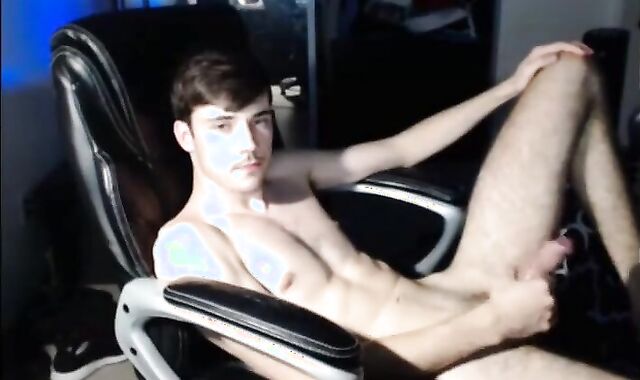 Amateur Twink Masturbates on Webcam 2