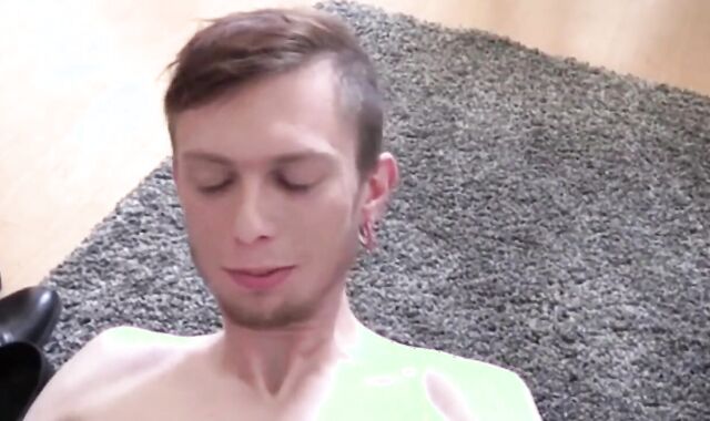 Bareback Amateur Twink Blowjob by Venyveras