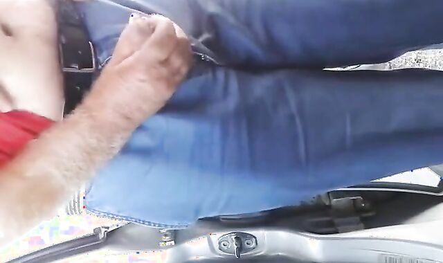 Daddy me folla en el parking - Amateur Bareback Outdoor Fuck