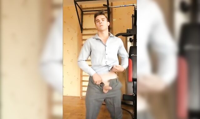 Muscled Amateur Man's Striptease Wow