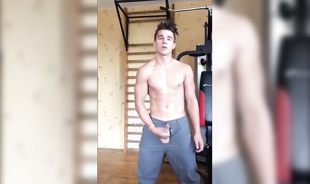 Muscled Amateur Man's Striptease Wow