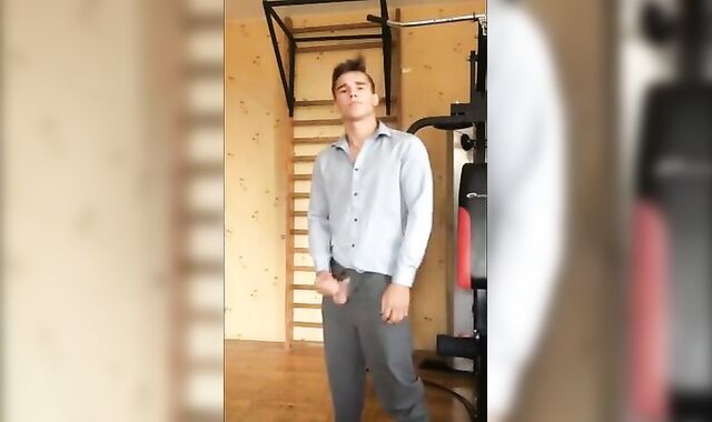 Muscled Amateur Man's Striptease Wow