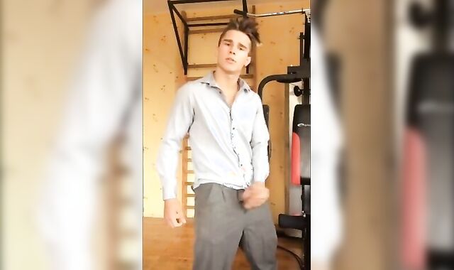 Muscled Amateur Man's Striptease Wow