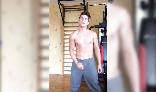 Muscled Amateur Man's Striptease Wow