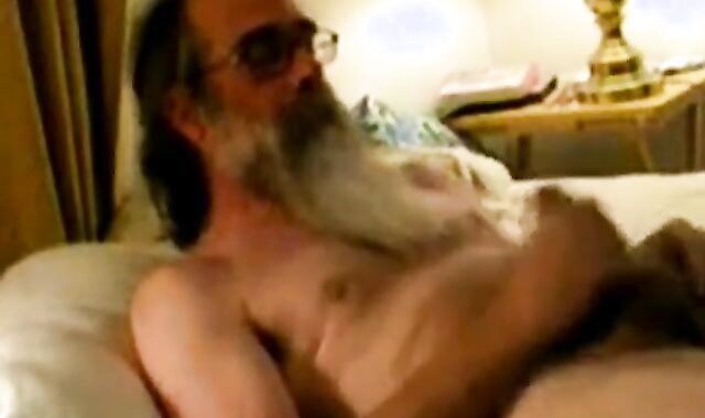 Bearded Daddy Bear Cums Hard in Amateur Solo Video