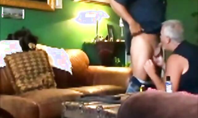 Osos amateurs: follada por el instalador de antenas