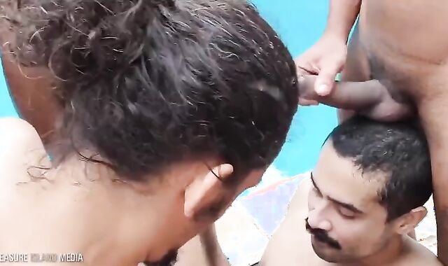 15 masculines gang-bang