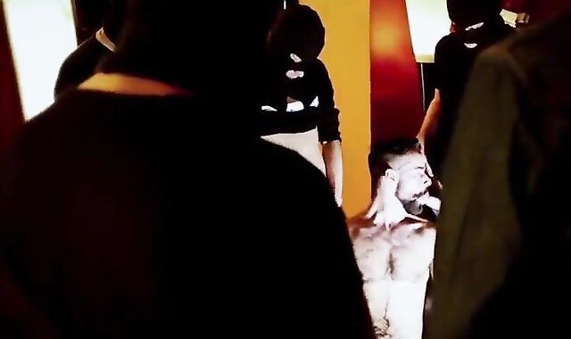 plenty of-pound-out Tragando Leche De Varias Pollas