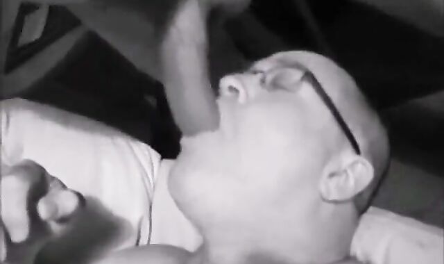 Older Daddy Barebacks Me