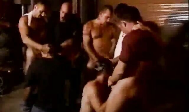 Garage group group-ravage-out