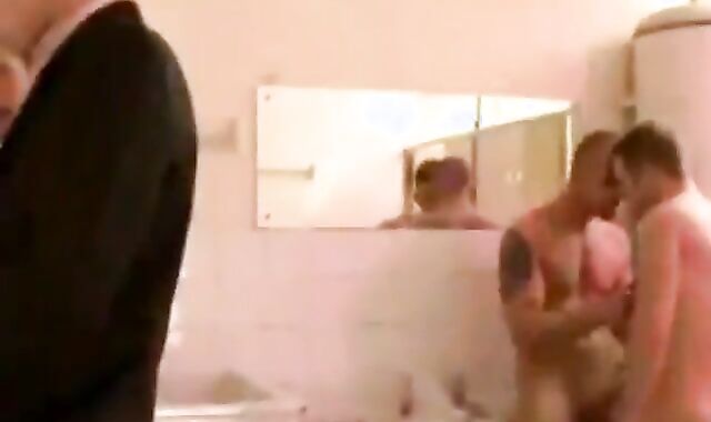 PUBLIC RESTOOM engulf AND slam