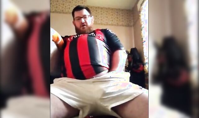 Bear Hunk Masturbating Solo