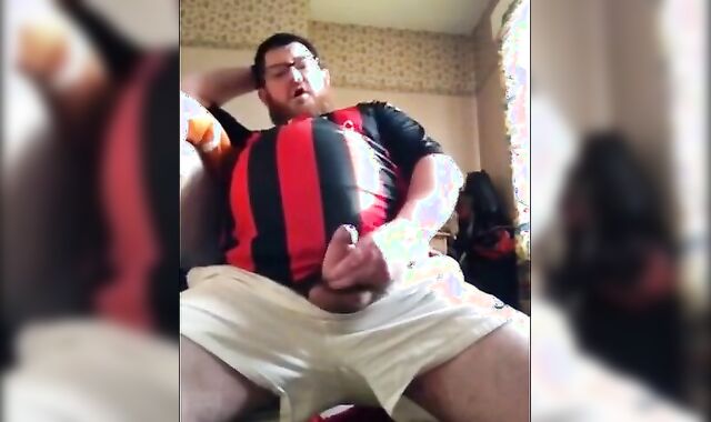 Bear Hunk Masturbating Solo