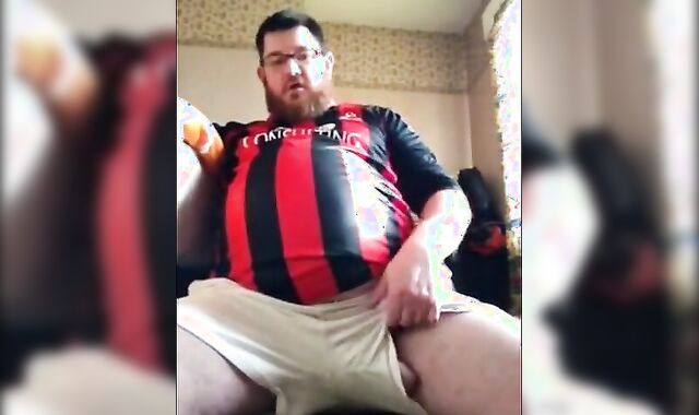 Bear Hunk Masturbating Solo