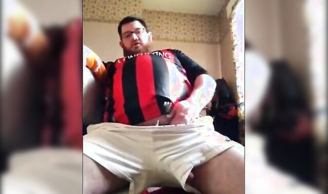 Bear Hunk Masturbating Solo