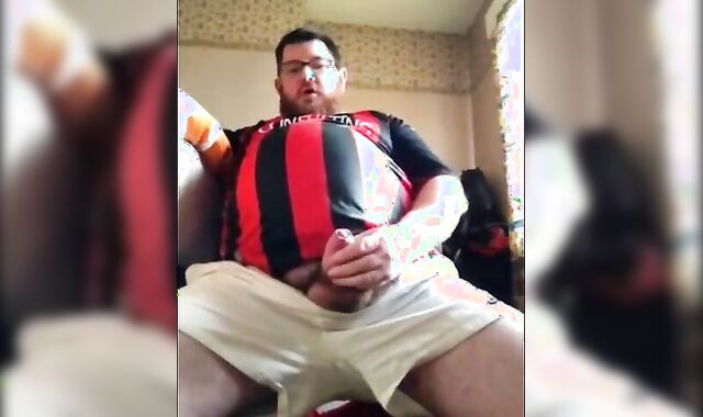 Bear Hunk Masturbating Solo