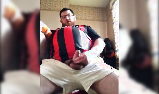 Bear Hunk Masturbating Solo