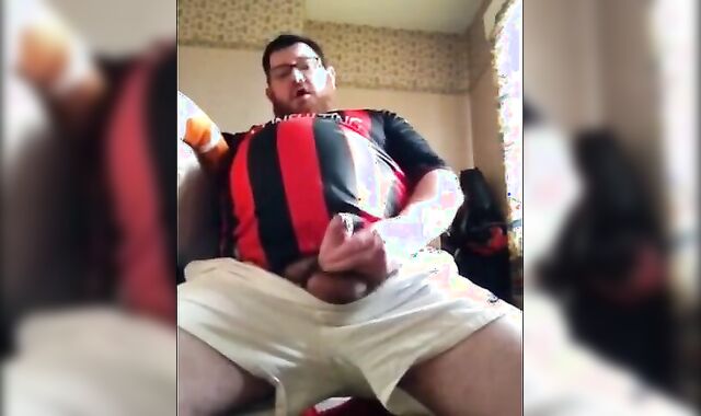 Bear Hunk Masturbating Solo