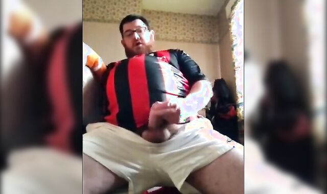 Bear Hunk Masturbating Solo