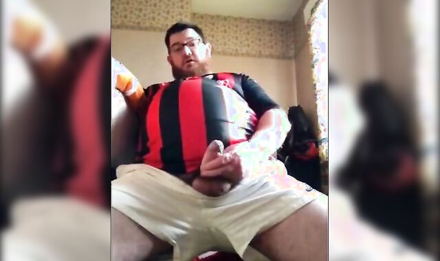 Bear Hunk Masturbating Solo