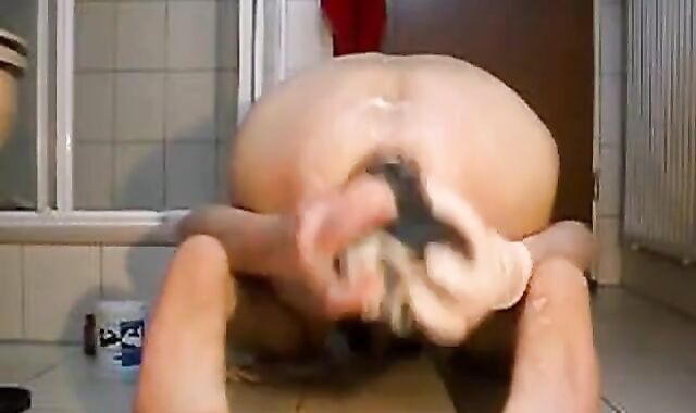 Amateur Young Man Loves Fisting