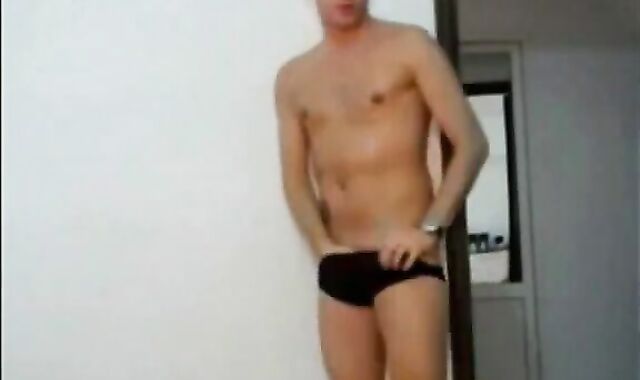 Hunk Plays with Himself on Webcam