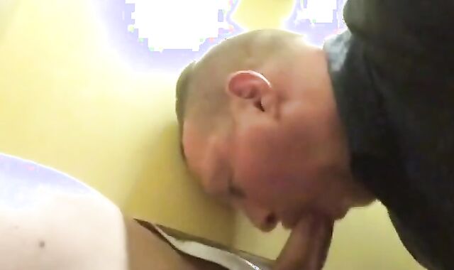 Saugen auf Raststaette - Gay Amateur Video