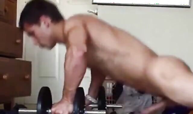 Muscular Hunk Masturbates on Webcam