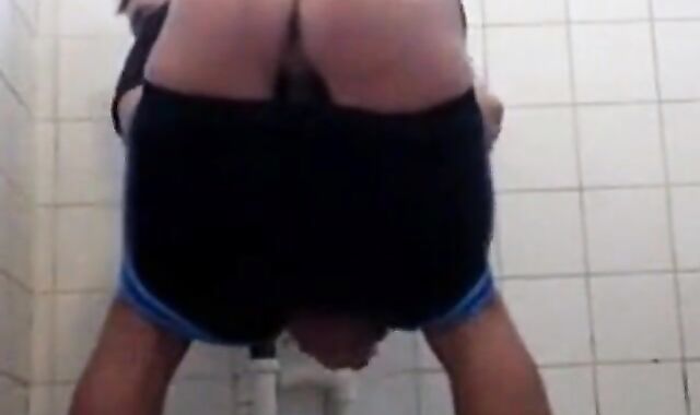 Bareback Amateur Anal in the Bathroom